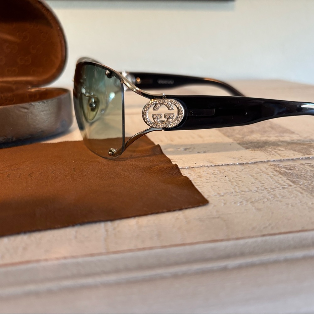 Gucci Black Sunglasses with Silver Emblem